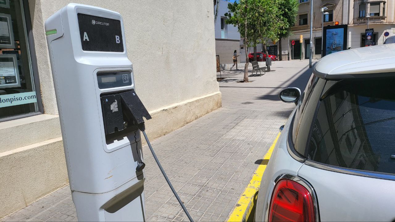 Punt de recàrrega elèctrica del carrer de Mallorca