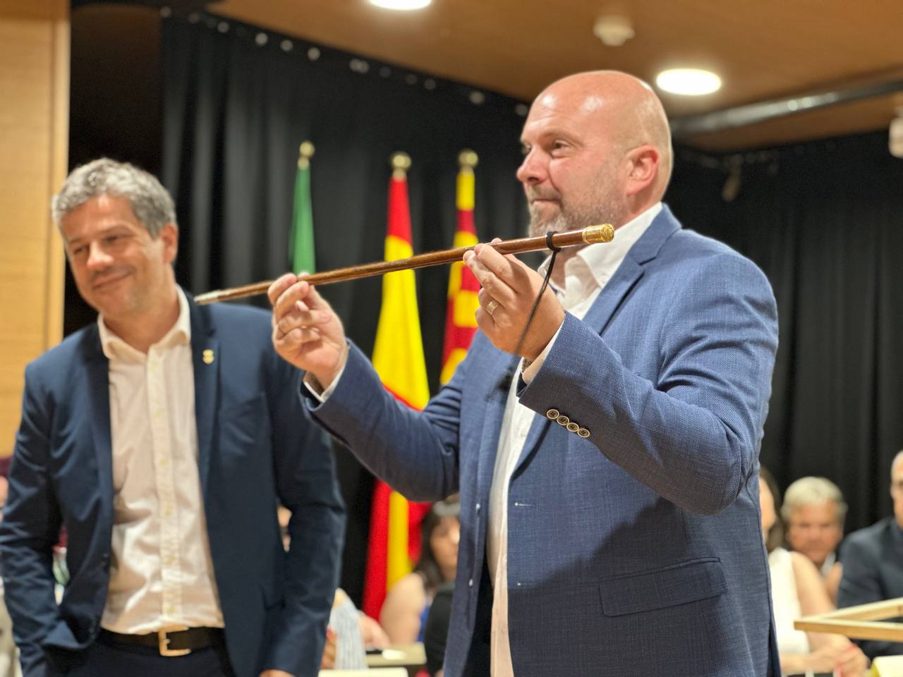 L'alcalde Jordi Parent rep la vara d'alcalde