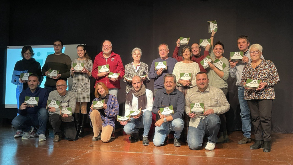 entrega de premis a les diferents companyies deL 38è concurs de Teatre Vila d'Olesa