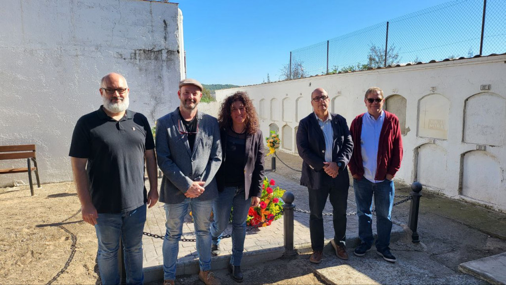 Ofrena al Cementiri Vell Abrera del Bloc Olesà