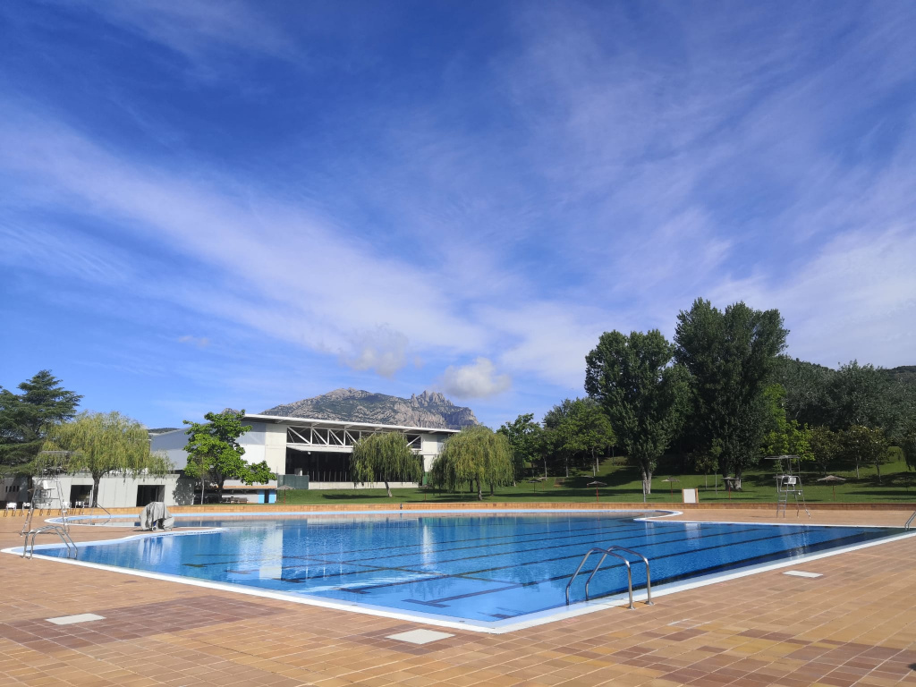 Vista de les instal·lacions de la piscina municipal d'estiu