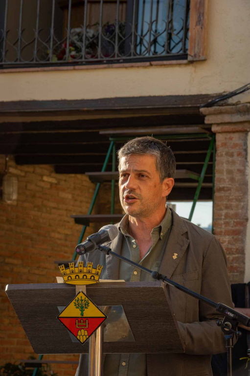 L'Alcalde Miquel Riera fent parlament al Porxo de Santa Oliva