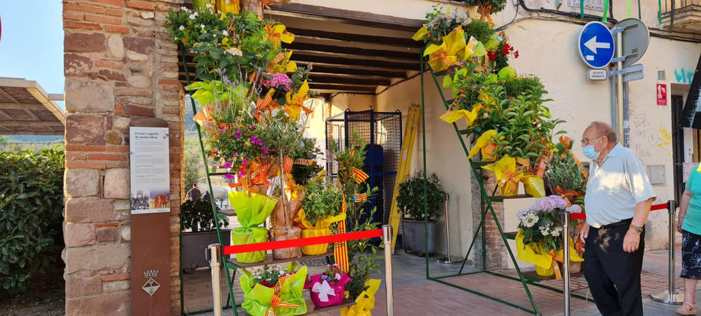 Ofrena de flors a Santa Oliva