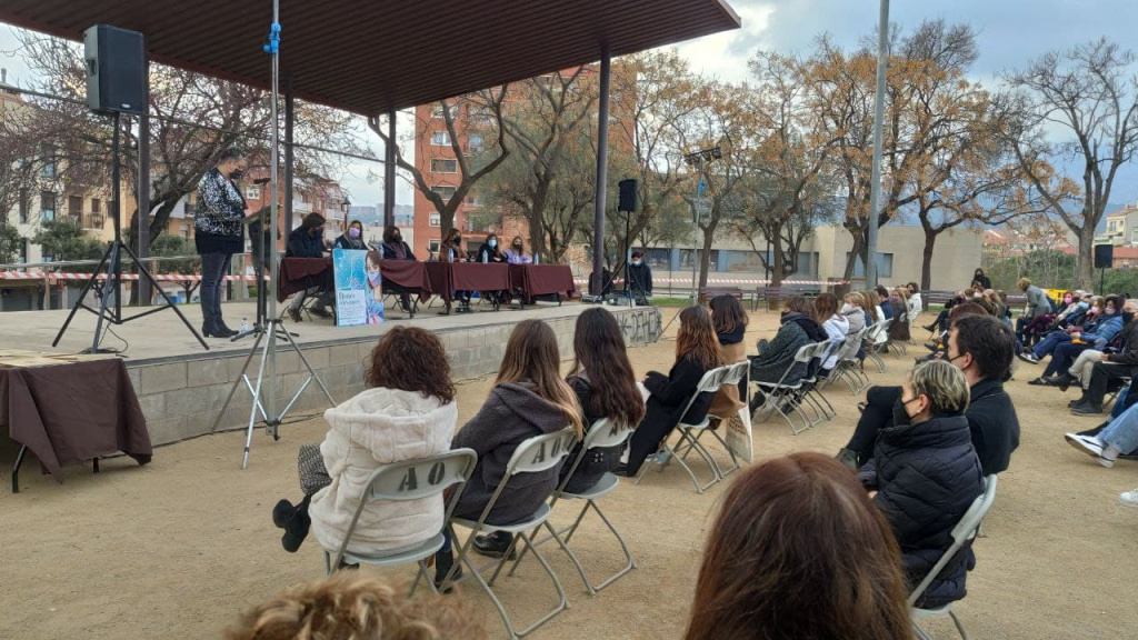Assistents al Parc Municipal a la presentació del Llibre "Dones Olesanes"