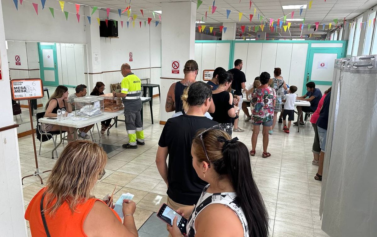 Votants al col·legi electoral de La Central 