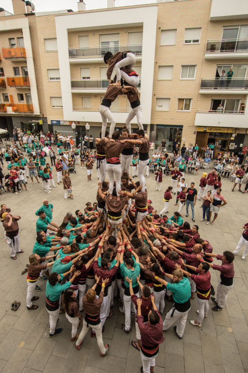 Actuació castellera durant les Festes de Santa Oliva.