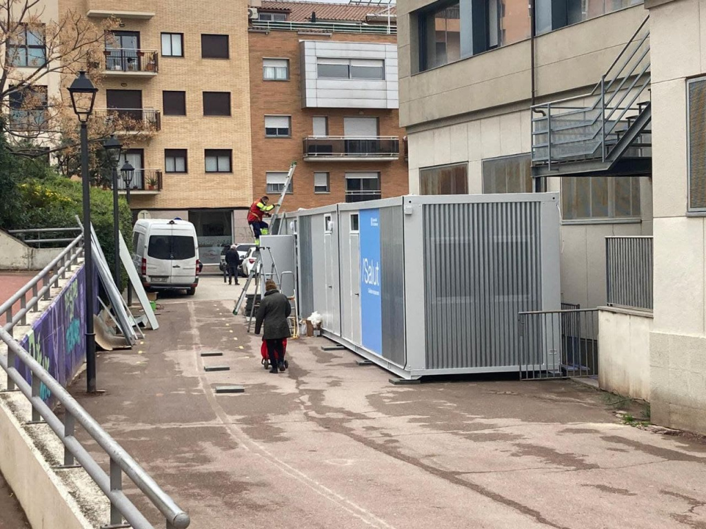 El portal dadescovid.cat indica que la taxa de risc de rebrot per covid-19 a Olesa de Montserrat ha passat d’alt a moderat, amb un índex de 66 i l’anomenada Rt (velocitat de transmissió) de 0,58 (de cada 10 persones positives només en contagien a 5). El percentatge de PCR positives és del 2,24%, i la mitjana d’edat de les persones infectades és de 57 anys. El portal també indica que 2.202 persones ja han rebut la primera dosi de la vacuna contra la covid-19, i 873 persones la segona dosi.     Segons les dad