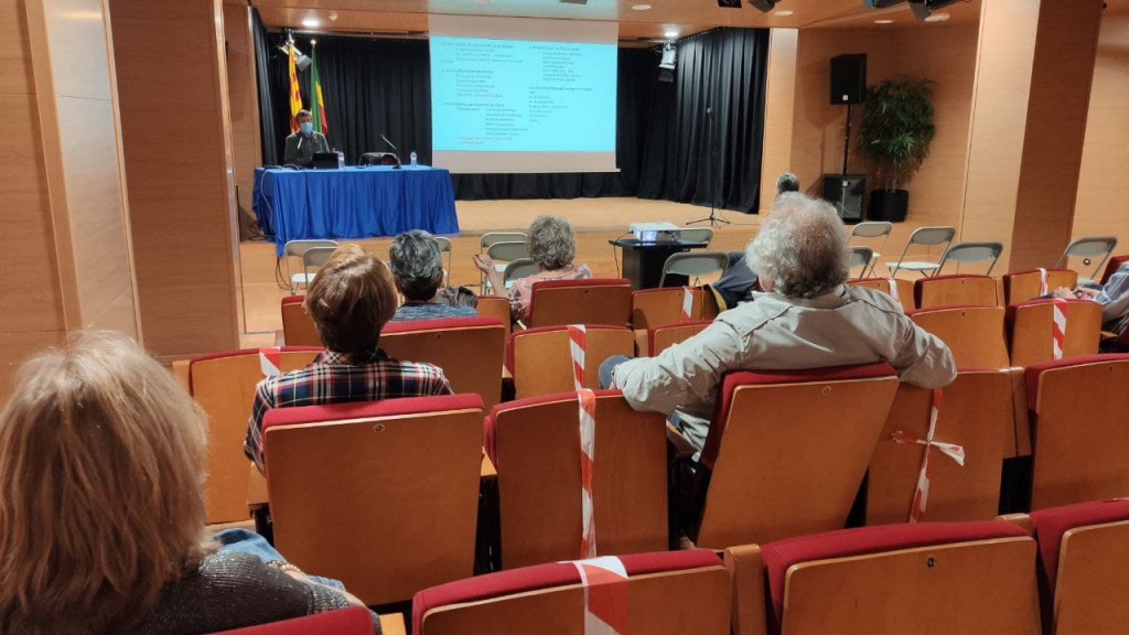 L’Ajuntament d’Olesa de Montserrat continua amb el cicle d’actes informatius adreçats als diferents barris del municipi amb l’objectiu de detallar als seus veïns i veïnes quins plans o projectes urbanístics afecten cada zona. Després que dilluns es fes la sessió al barri dels Closos i dimecres al Nucli Antic i Collet de Sant  Joan, aquest dijous a la tarda l'Auditori de la Casa de Cultura va acollir la sessió informativa “Urbanisme per barris: Poble Sec”, on va intervenir l'alcalde d'Olesa i regidor de plan