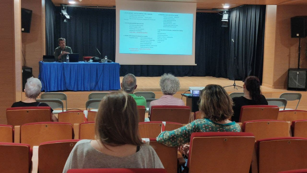 L'Ajuntament d'Olesa explica al veïnat de Sant Bernat les actuacions urbanístiques del barri