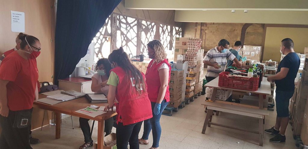 L'Ajuntament anima a vehicular les iniciatives solidàries de recollida i repartiment d'aliments a través del Voluntariat Vicencià