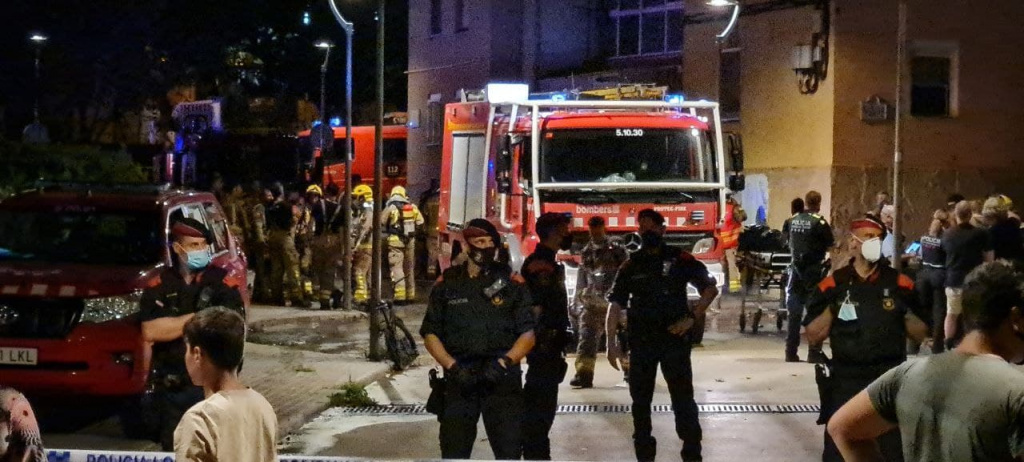 Mor una veïna d'Olesa en un incendi en un bloc de pisos del barri de Sant Bernat