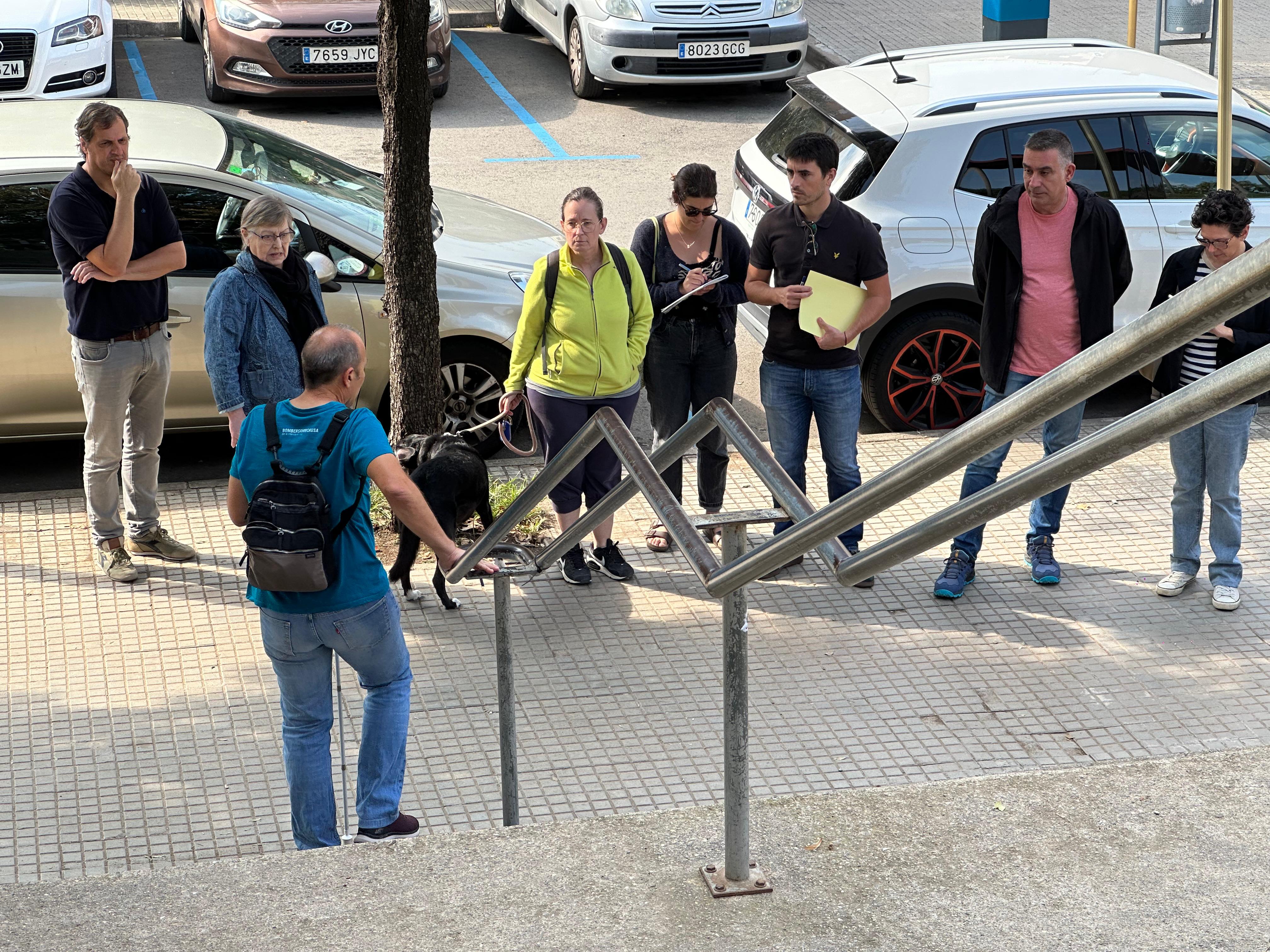 Aniceto Rodríguez de l'associació Cecscat exposa dificultats que es troba al Parc Muncipal com a persona invident